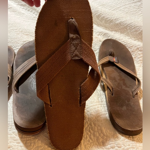 ⁉️ISO ⁉️ Rainbows flip flop match - Picture 3 of 5